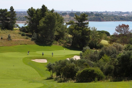 Golfeurs sur le golf de Palmares au Portugal 